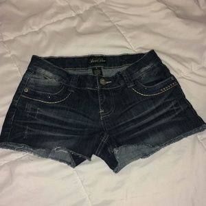 ⬇️18 | Dark Wash Jean Shorts By Jane Doe w/ Design